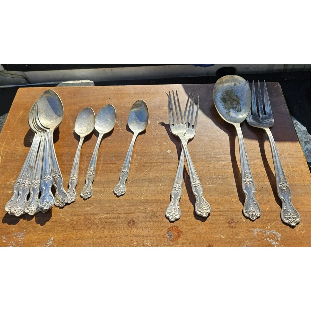 Set. Cutlery wm rogers mfg co extra plate